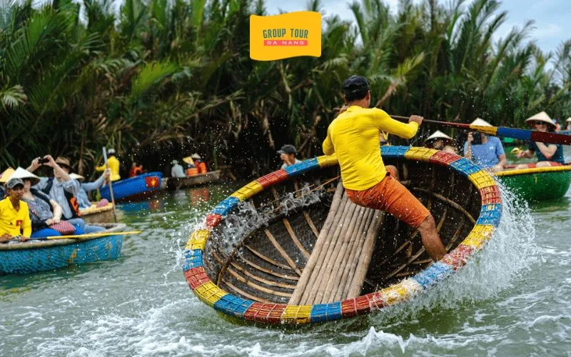 Múa thuyền thúng trong tour Khám phá Rừng Dừa 7 Mẫu