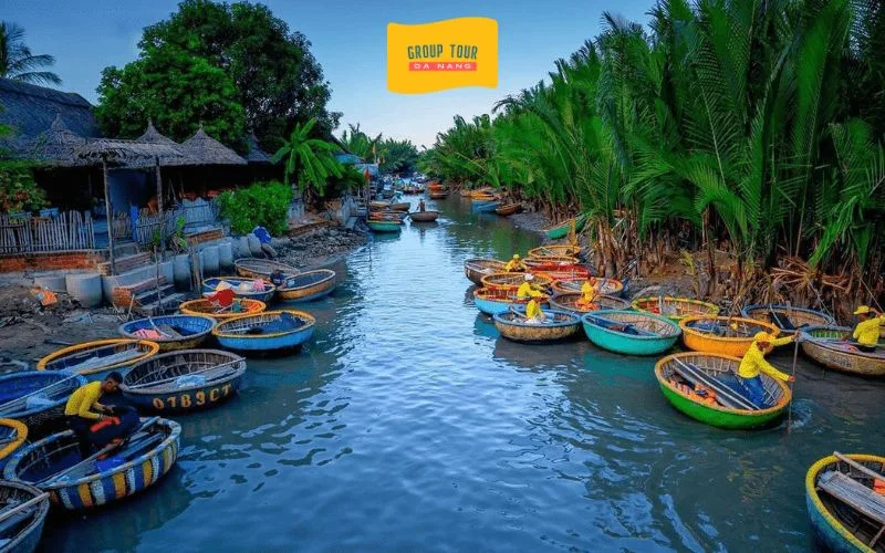 Trải nghiệm thuyền thúng trong tour Rừng Dừa 7 Mẫu