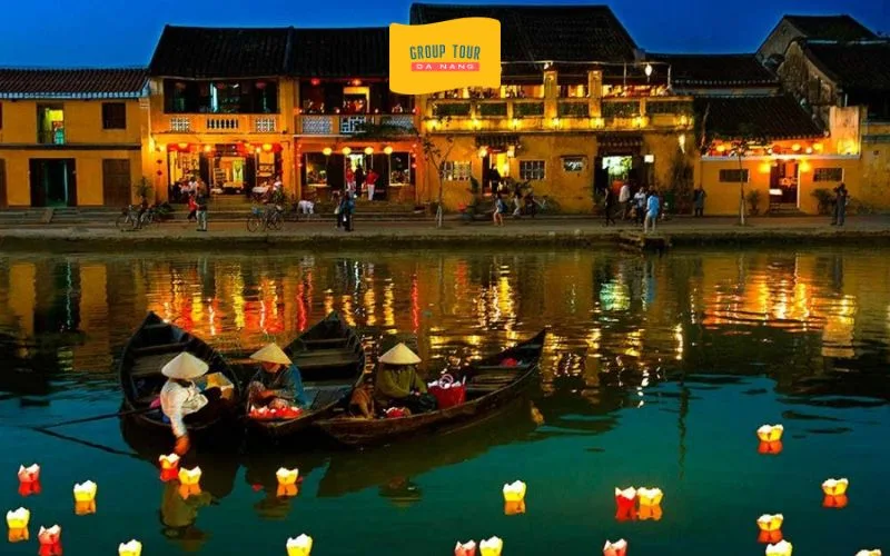 Thả hoa đăng cầu may trong tour Ngũ Hành Sơn – Hội An